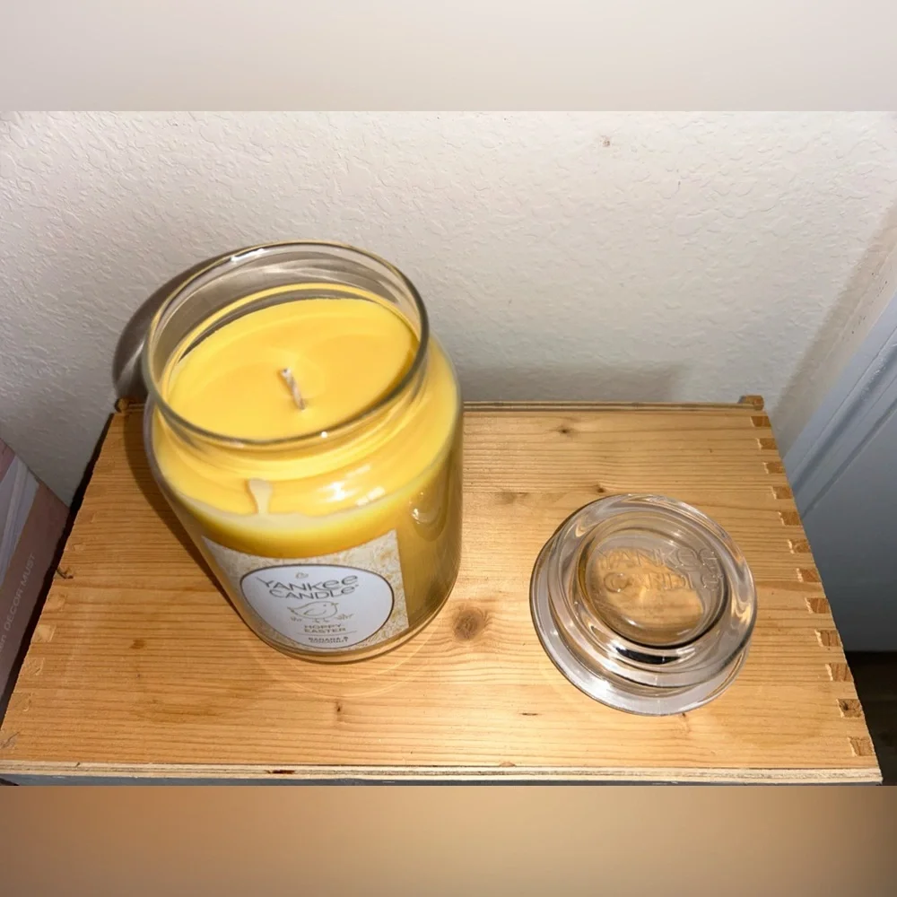 Yankee Candle Hoppy Easter Banana & Coconut Scented Jar Candle - Yellow